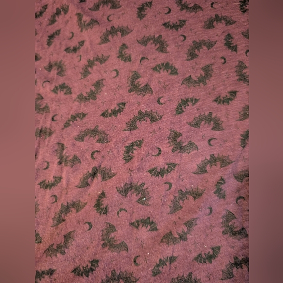 Torrid Classic Fit bats Tshirt Size 3 - Picture 2 of 3